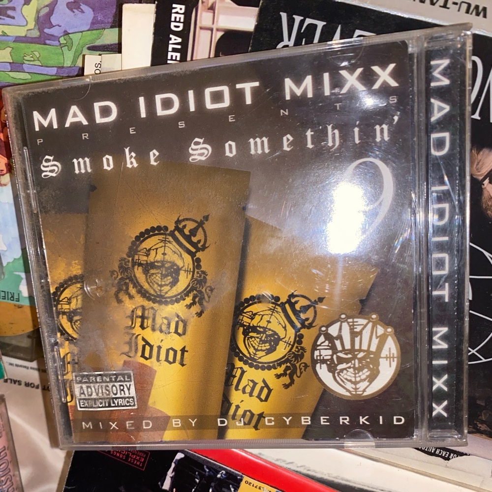 Mad idiot mixx 
Pack includes:
1x smoke somethin #6 cd 
1x smoke somethin #9